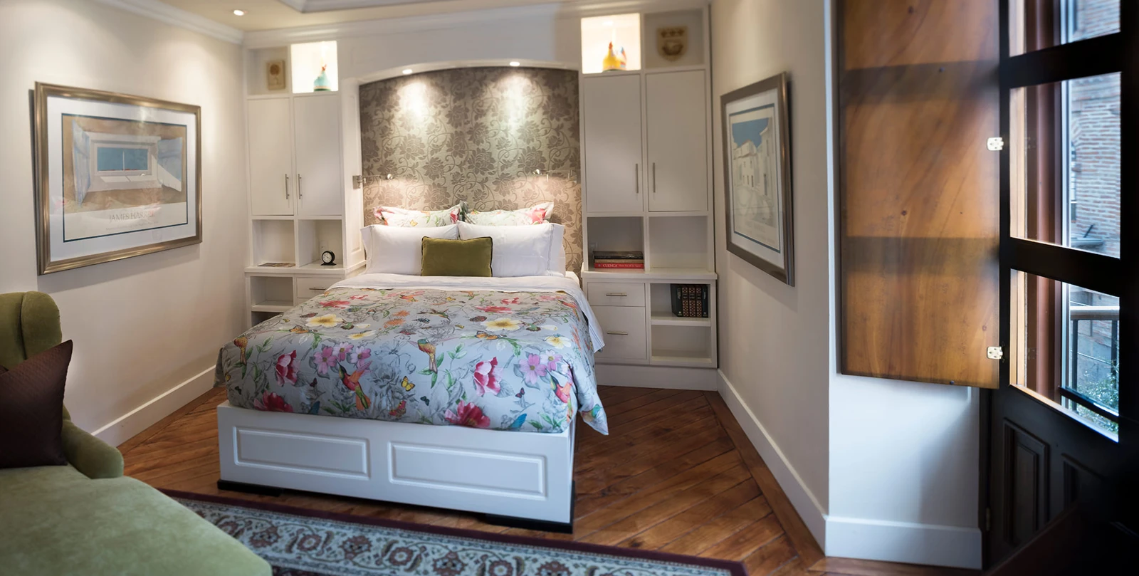 La Merced suite, photograph 1
