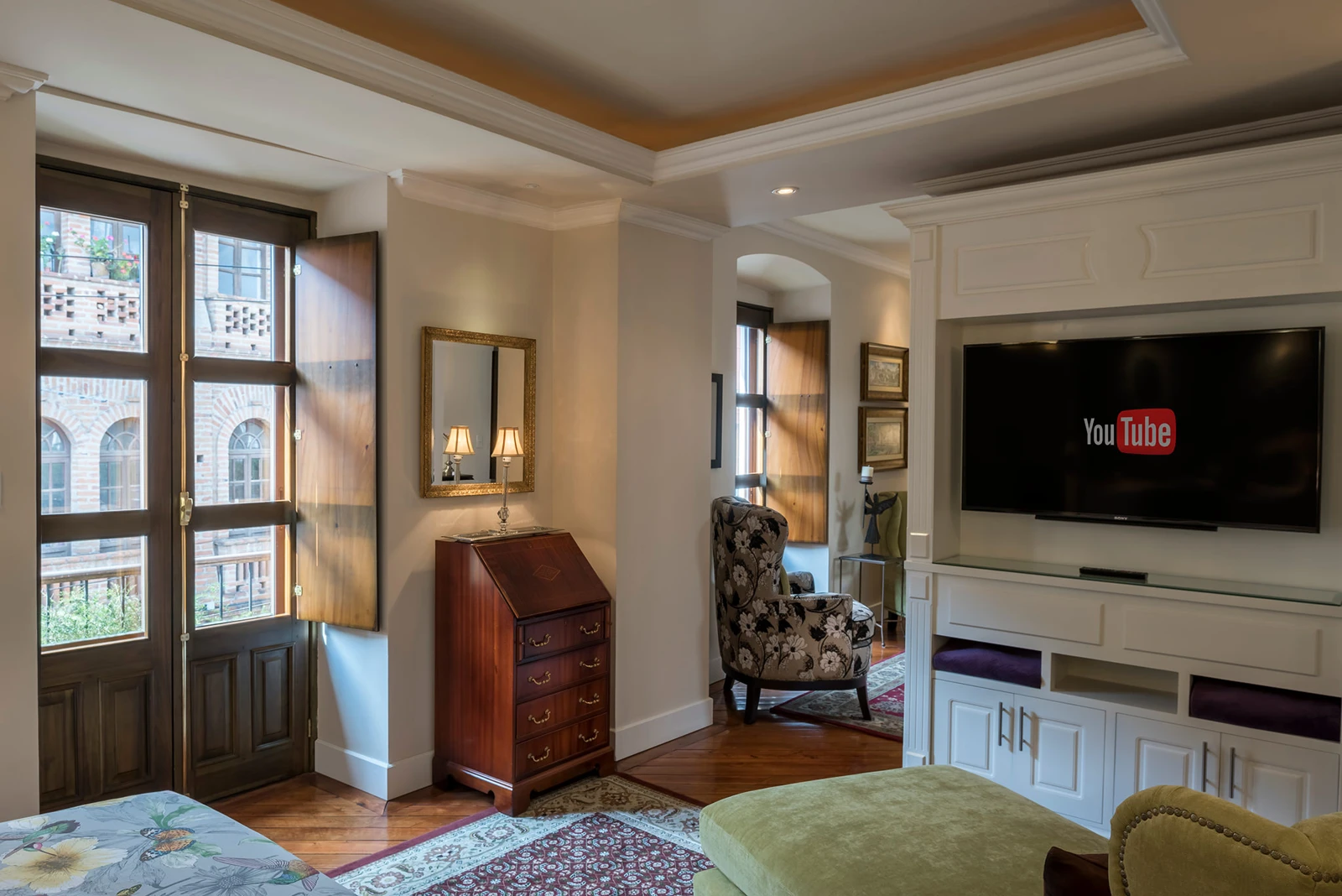 La Merced suite, photograph 4