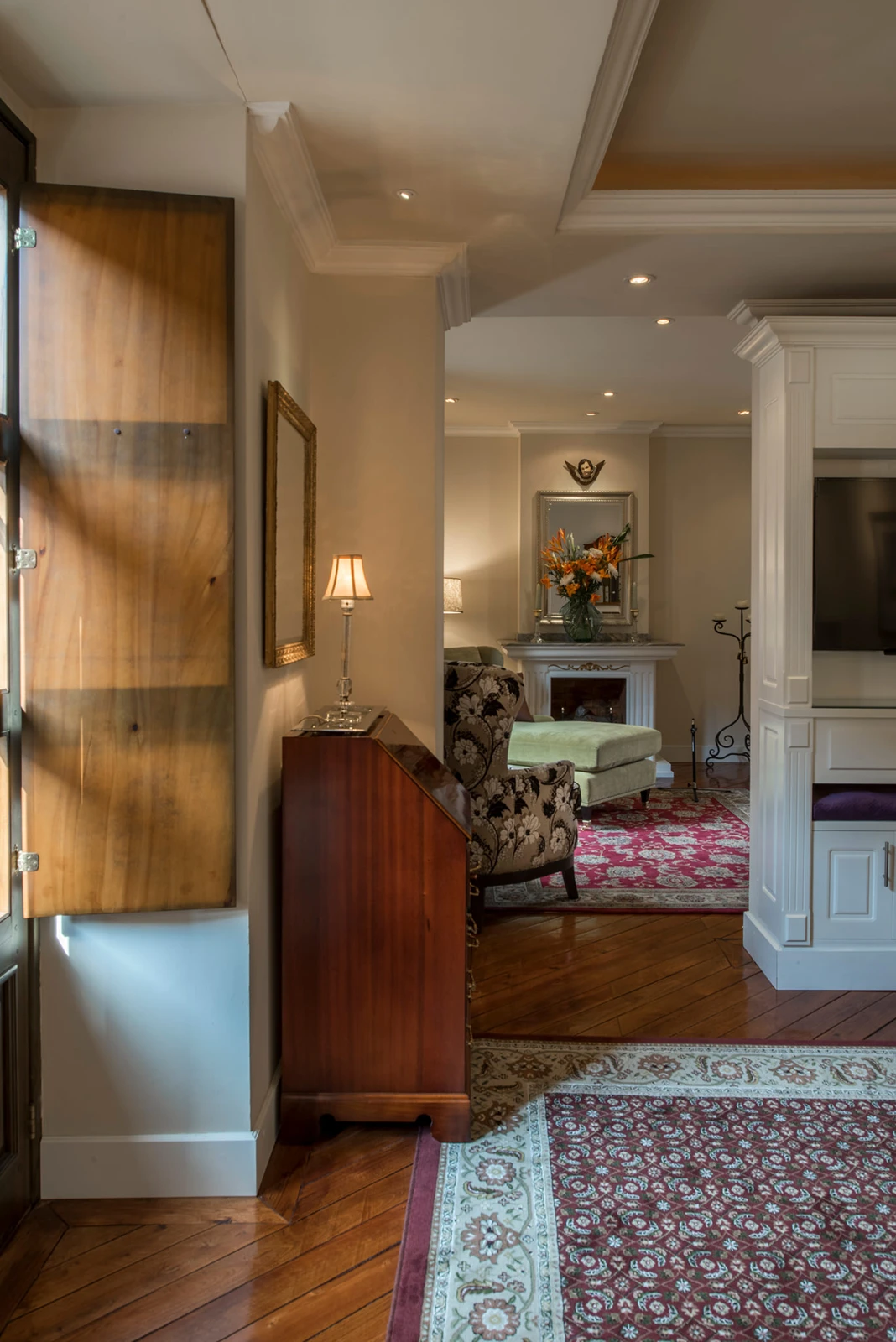 La Merced suite, photograph 5