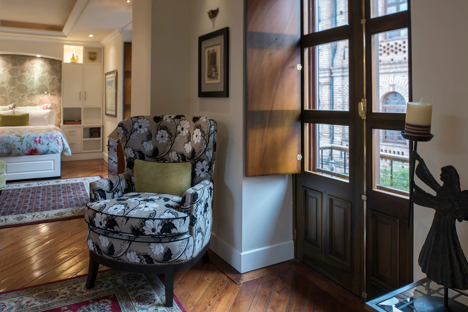 La Merced suite, photograph 9