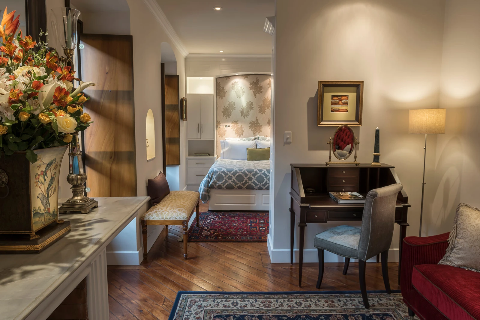 Las Agustinas suite, photograph 1